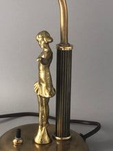 Load image into Gallery viewer, Bords/Skrivbordslampa Art Deco, helt i mässing utom skärm, 1920-30 tal
