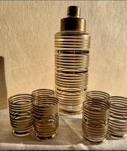 Load image into Gallery viewer, Art Deco tjeckisk cocktail karaff, Shaker &amp; Glas set.
